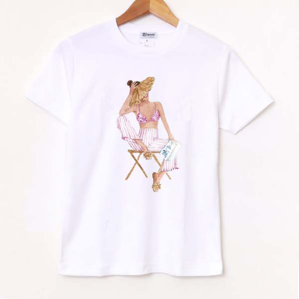 Remera Básica Estampada «Chica Sentada» BL839