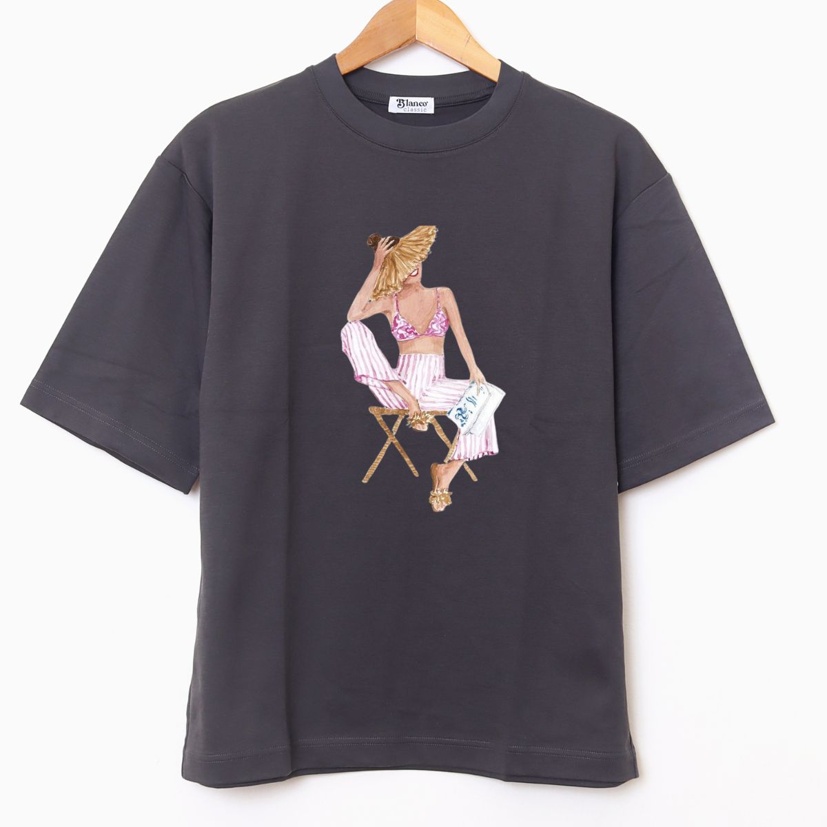 Over Chica sentada gris oscuro