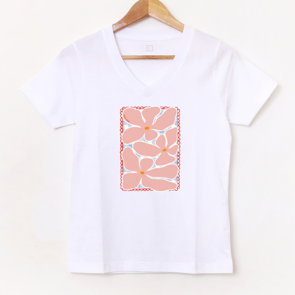 Remera Escote en V «Flor rosa» BL1011
